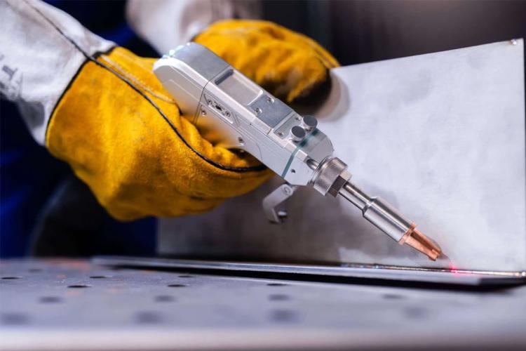 Лазерная сварка: плюсы и минусы по сравнению с традиционной